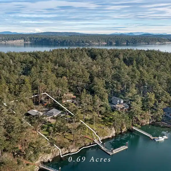 THE PERFECT WATERFRONT RETREAT