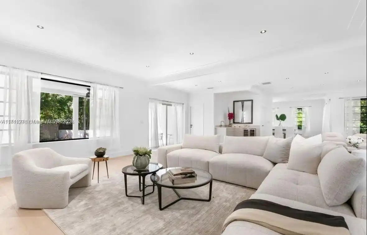 Amazing Five Bedroom Residence