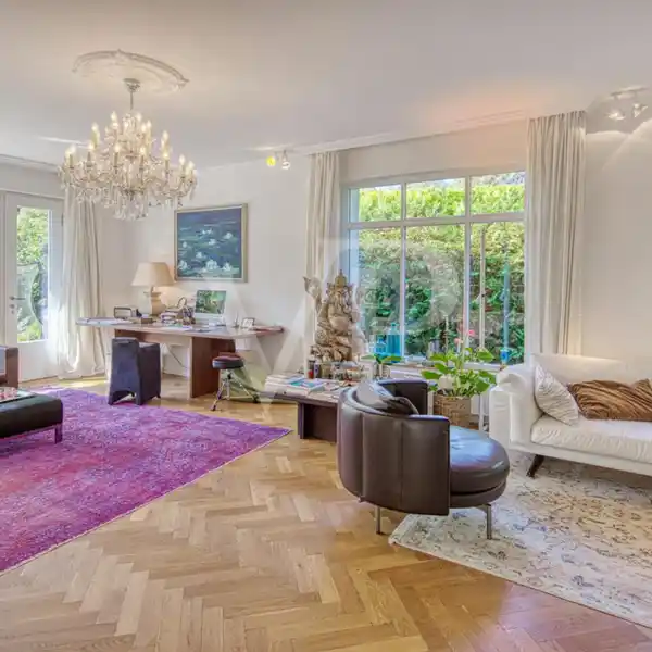 EXCLUSIVE PROPERTY IN THE PROMINENT NEIGHBORHOOD OF THE HANGEWEIHER