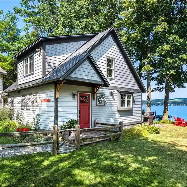 LUXURY LIVING ON SKANEATELES LAKE