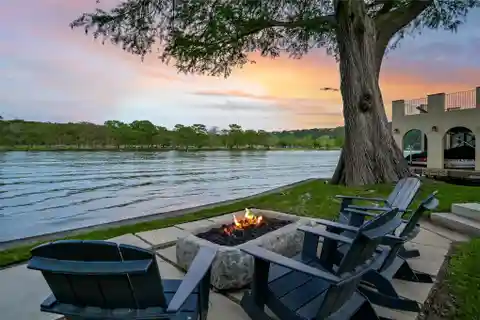 Gracious Estate on Lake Austin