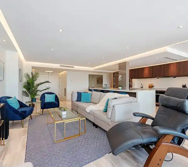 EXQUISITE NEWLY RENOVATED HOME IN PARK SHORE