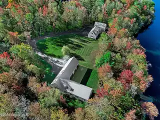 Bold Modern Lakefront Retreat