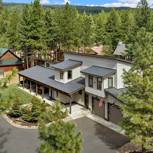 BEAUTIFULLY DESIGNED HOME WITH GUEST HOUSE