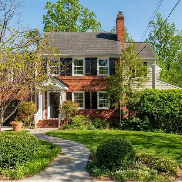 MOVE-IN READY COLONIAL WITH MODERN AMENITIES