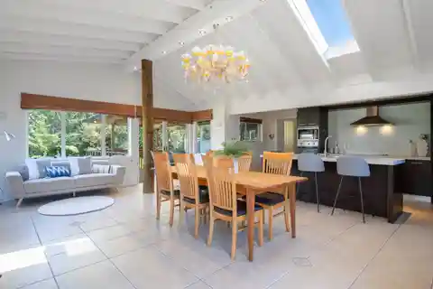 Architectural 1960s Gem Surrounded by Nature