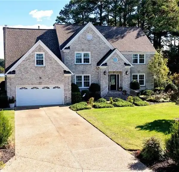 RELAXED LUXURY WITH WATERFRONT SERENITY