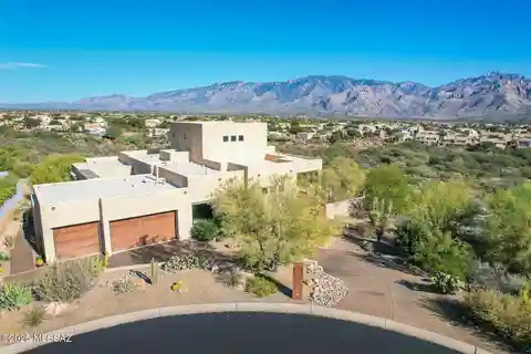 Elevated Desert Elegance in a Luxurious Custom Estate