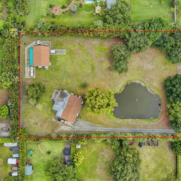 1.6 ACRES OF COUNTRY LIVING IN THE HEART OF PALM BEACH GARDENS