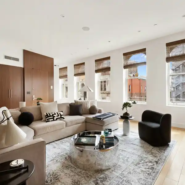 FULL-FLOOR UNION SQUARE LOFT WITH ROOFTOP OASIS