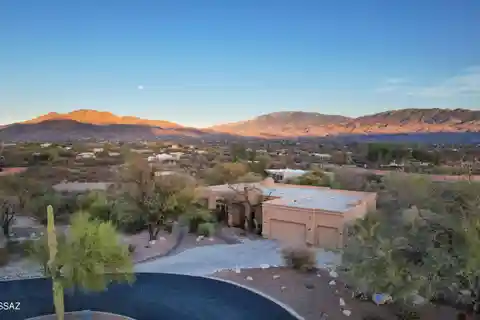 Spectacular Home in a Tranquil Environment