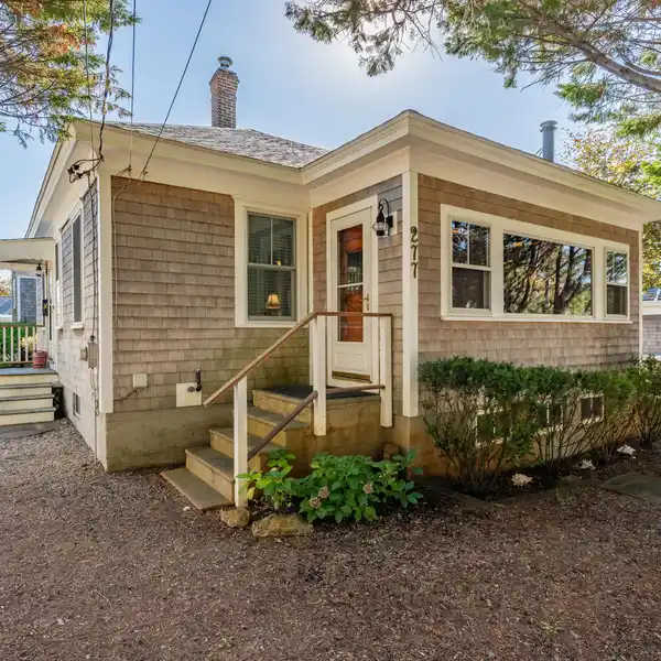 CHARMING METICULOUSLY-CARED-FOR HOME