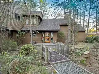 Custom Cliffside Home on the Deschutes River