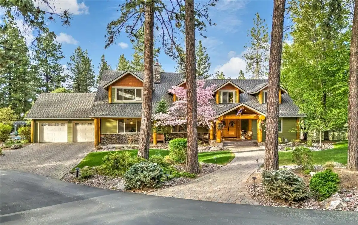 Luxurious Pacific Northwest Estate on Expansive Acreage