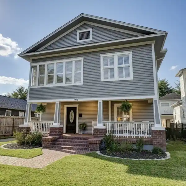 RENOVATED HOUSTON HEIGHTS CRAFTSMAN WITH GARAGE APARTMENT