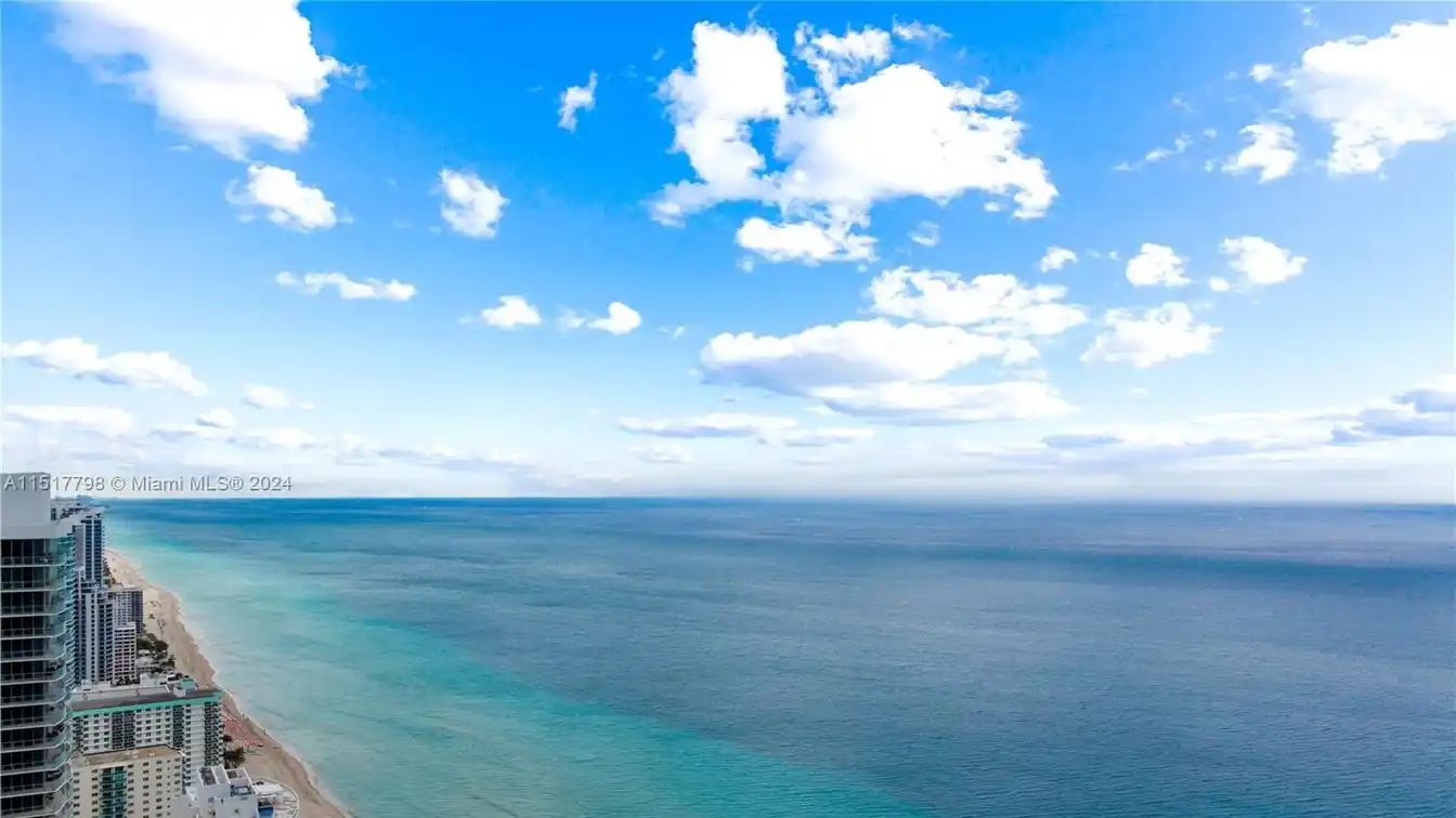 Lower Penthouse with Breathtaking Ocean Views
