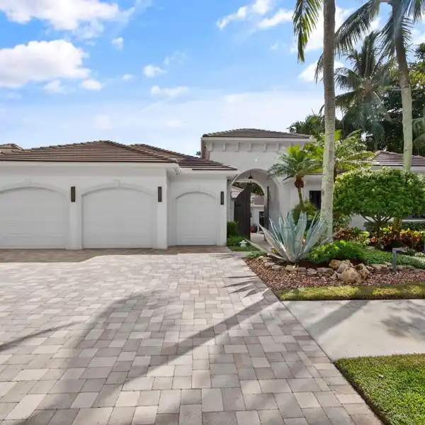 SECLUDED LUXURY EQUESTRIAN HAVEN WITH EXCEPTIONAL FEATURES