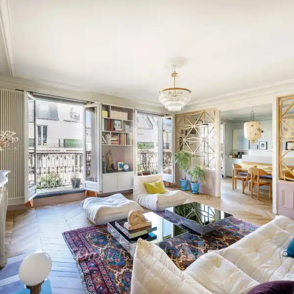 ELEGANT PARISIAN APARTMENT WITH CONTINUOUS BALCONY VIEWS