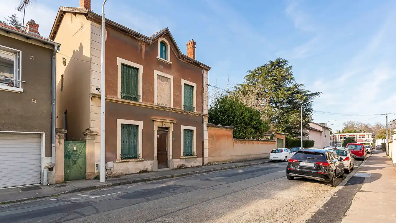 Bourgeois House in the Sought-after District of Montchat