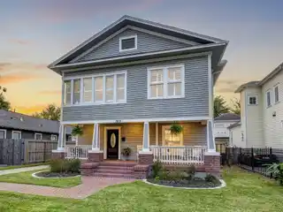 Renovated Houston Heights Craftsman with Garage Apartment