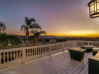 Luxury and Comfort on an Expansive Lot