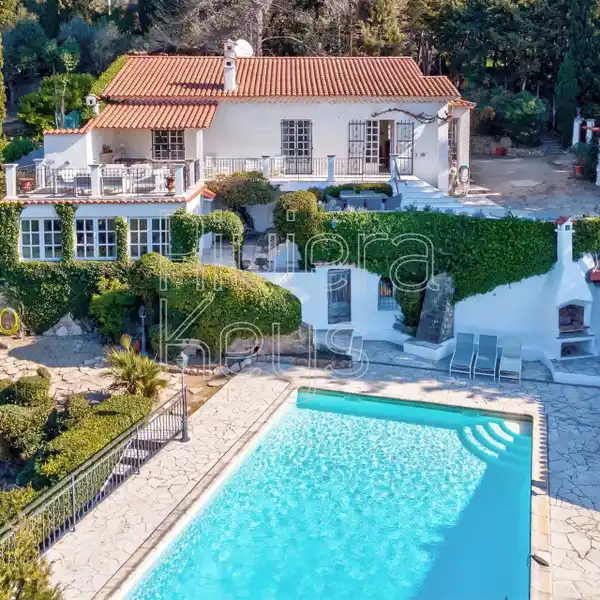 MAGNIFICENT VILLA IN A PEACEFUL SETTING