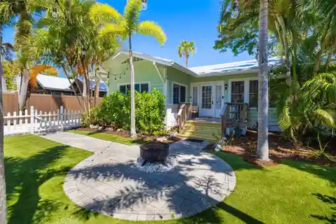 Beautifully Updated 1924 Cottage with Guest House