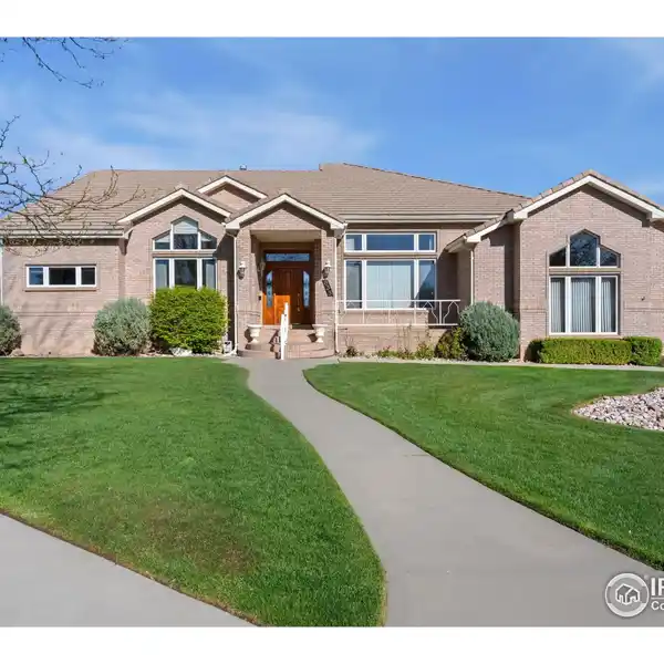 WORLD-CLASS CUSTOM HOME ON THE MARIANA BUTTE GOLF COURSE