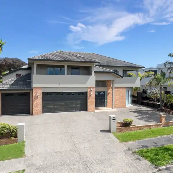 GRAND CUL-DE-SAC ESTATE WITH SPA RETREAT TOUCHES