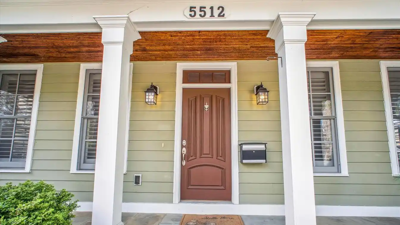 Exceptional Colonial in a Prime Location