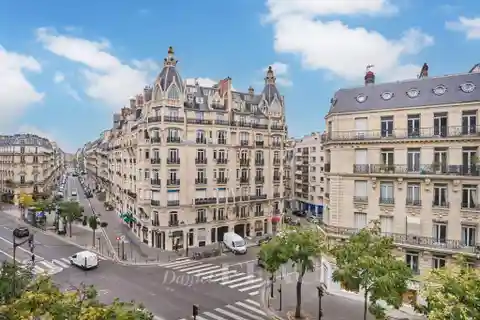 Renovated Apartment in Early 20th-Century Freestone Building
