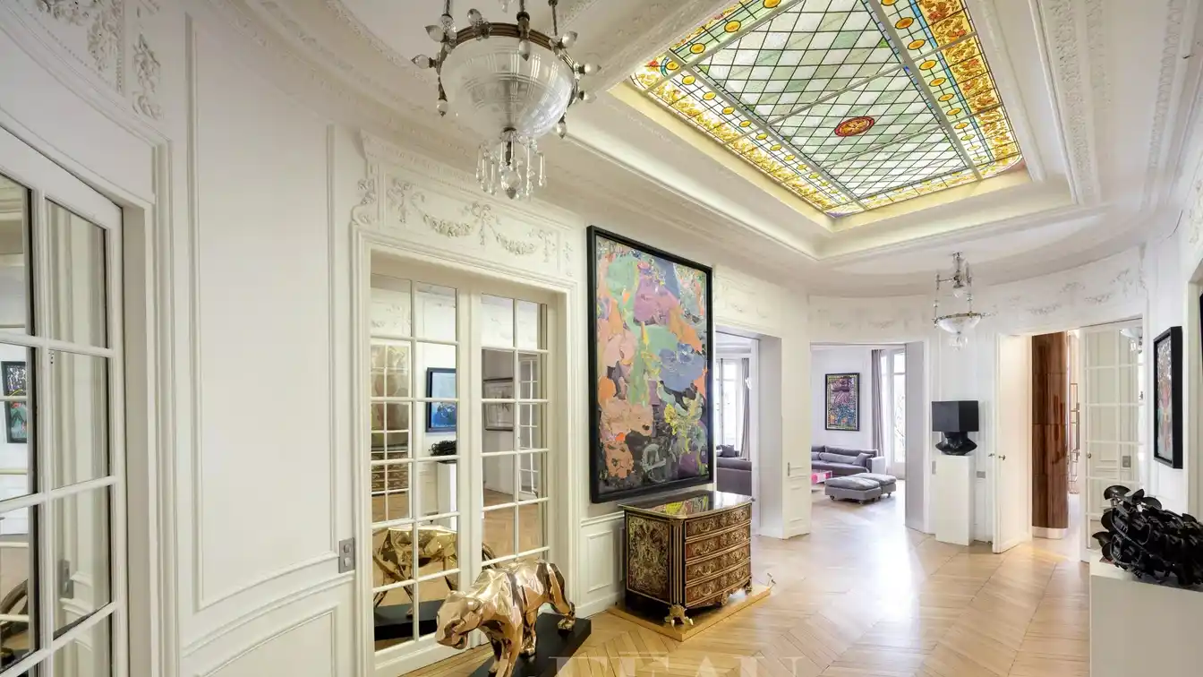 Prestigious Apartment in a Beautiful Building