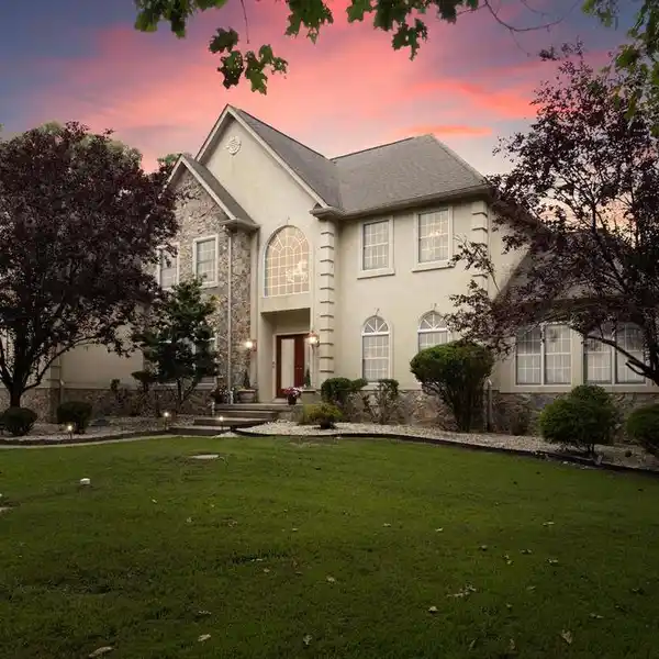 ELEGANT PENDLETON RIDGE ESTATE WITH PRIVATE POOL