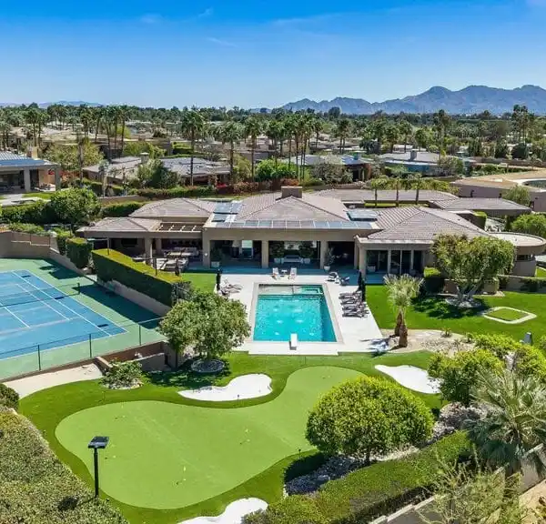 ULTIMATE HIDE AND REVEAL RETREAT