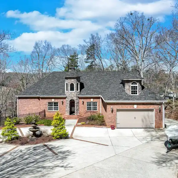 2152 SILVER CIRCLE GAINESVILLE, GEORGIA 30506