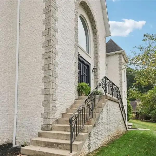 GRACIOUS HOME AT INCREDIBLE VALUE