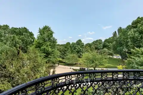 Grand 19th-Century Apartment Overlooking Parc Monceau