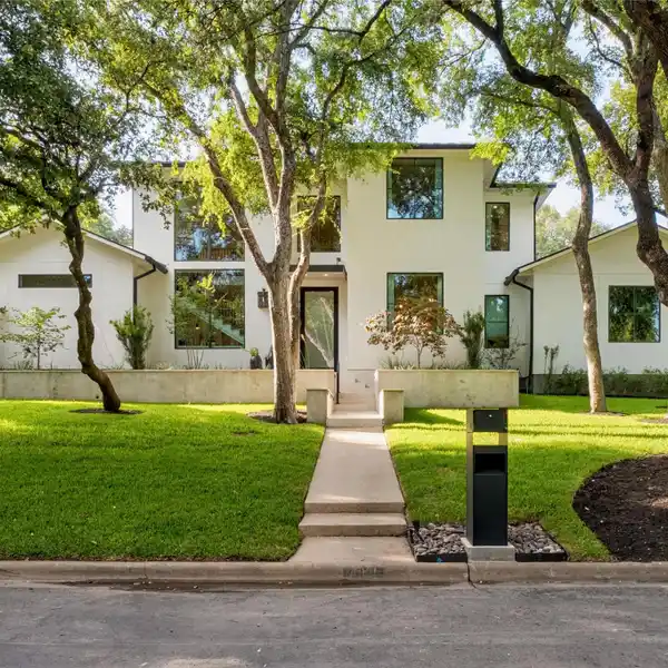 REFINED COMFORT ON A CORNER LOT