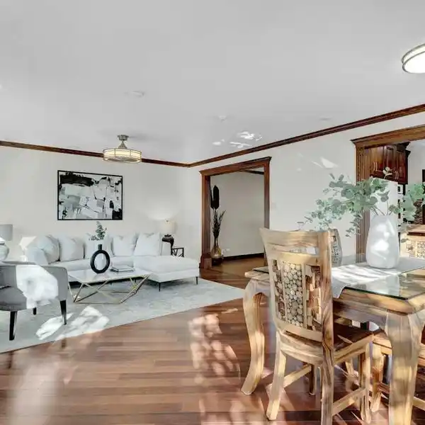 UPDATED MID-CENTURY BUNGALOW IN WEST HILLHURST