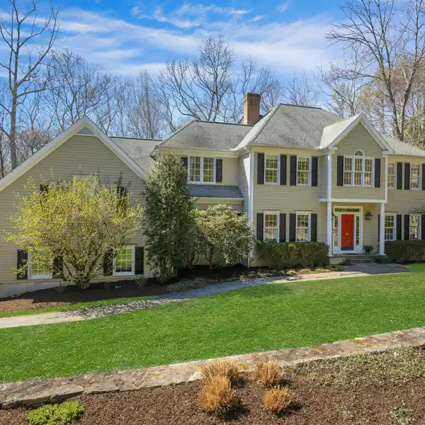 DISTINGUISHED COLONIAL RESIDENCE
