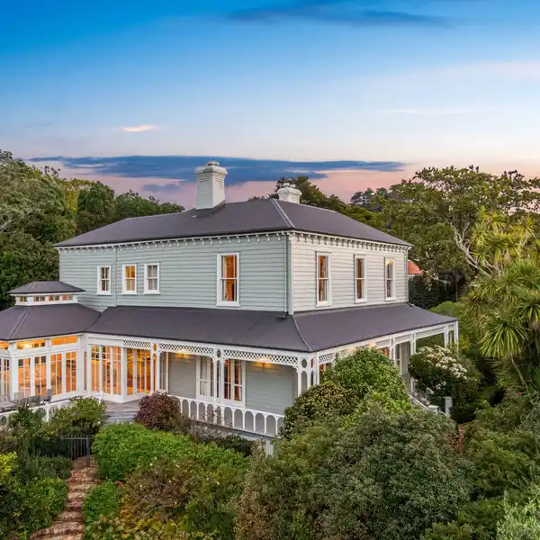GLENHOLM - AN ELEGANT REMUERA RESIDENCE