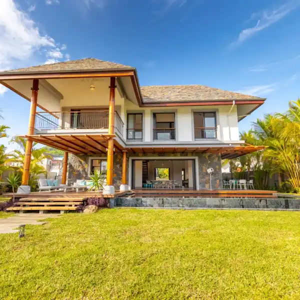 SPACIOUS AND PRESTIGIOUS VILLA