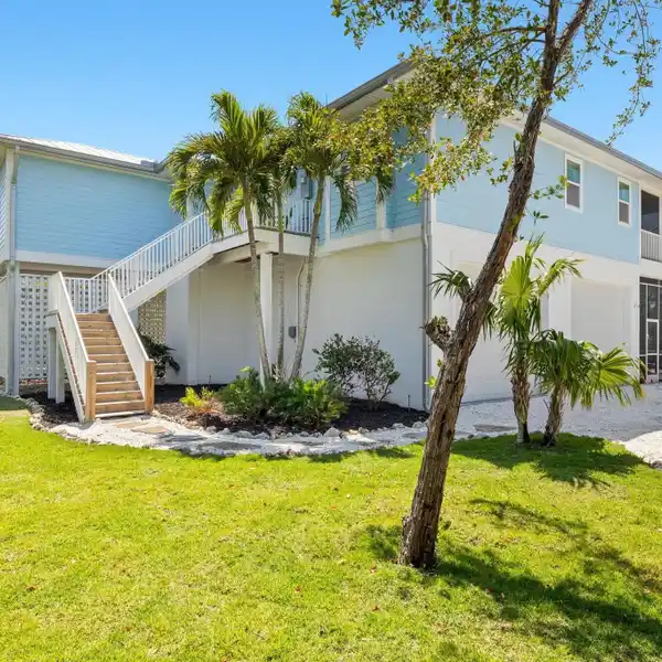 DELIGHTFUL TURNKEY FURNISHED HOME