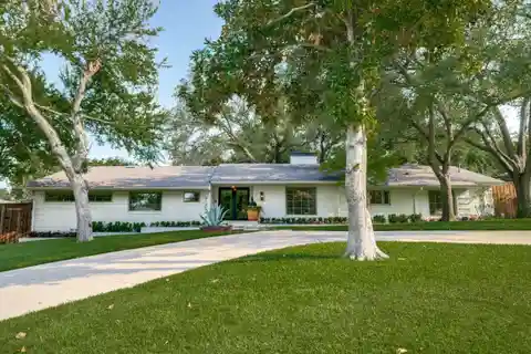 Elegant Ranch Home with Vaulted Ceilings