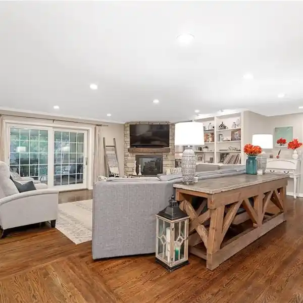EXQUISITELY UPDATED MISSION HILLS RANCH