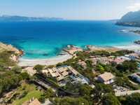 STUNNING FRONT LINE LUXURY VILLA WITH DIRECT BEACH ACCESS
