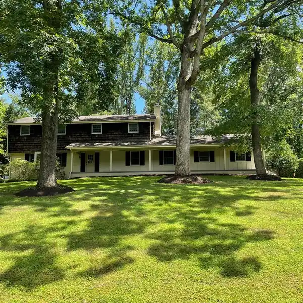 GORGEOUS UPDATED COLONIAL IN SOUGHT AFTER MANOR COUNTRY CLUB COMMUNITY