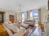 BRIGHT AND ELEGANT APARTMENT
