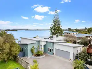 An Executive Waterfront Sanctuary
