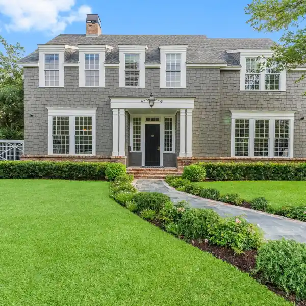 REMARKABLE RIVER OAKS RESIDENCE